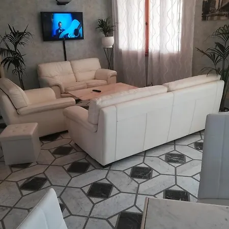 Ambasciatori 3* קסטרוקארו טרמה