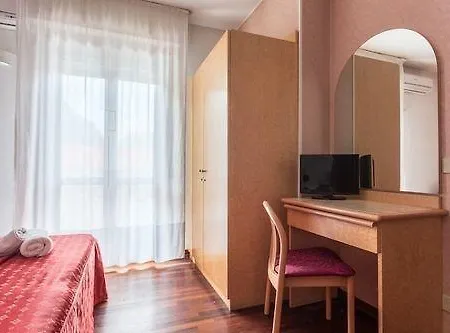 Ambasciatori קסטרוקארו טרמה