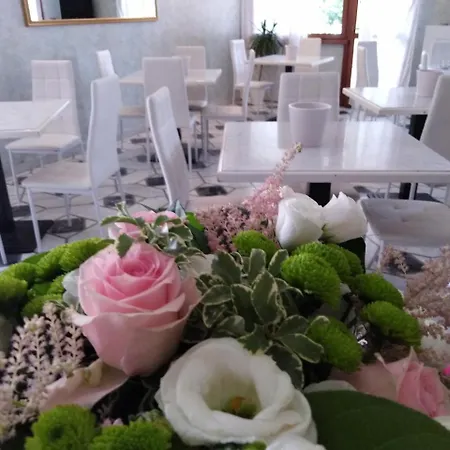 Ambasciatori 3* קסטרוקארו טרמה